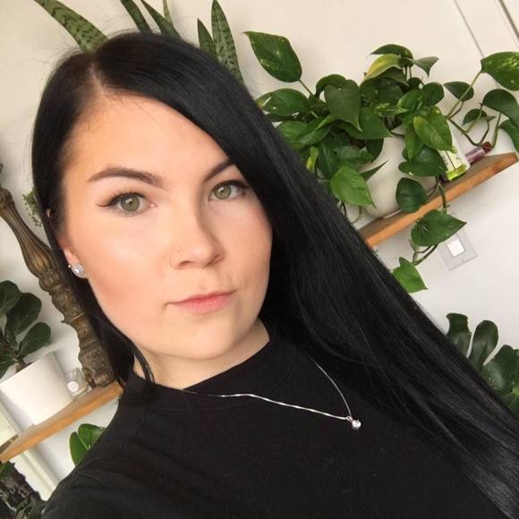 Meet your Posher, Alyssa - Picture 1 of 1